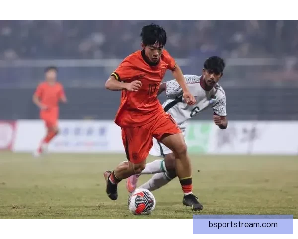 U17亚洲杯小组赛中国男足惜败日本男足赛场鏖战难挽颓势